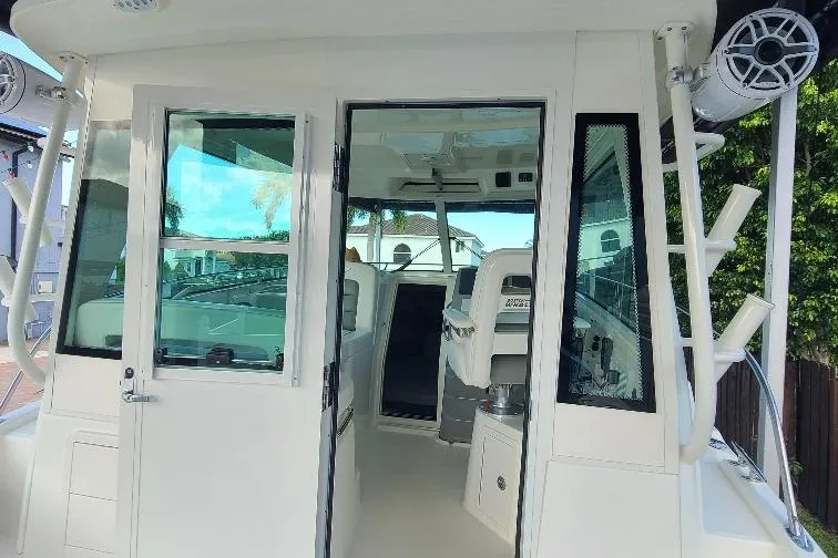 The Snapper Slapper Yacht Photos Pics 2014 Boston Whaler 315 Conquest Pilothouse, showcasing cockpit and helm area.