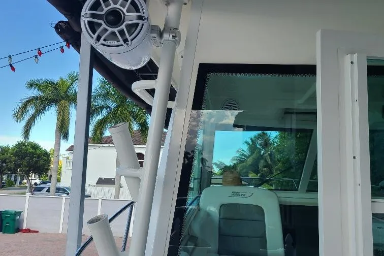 The Snapper Slapper Yacht Photos Pics 2014 Boston Whaler 315 Conquest Pilothouse with outdoor speaker and palm trees in background.