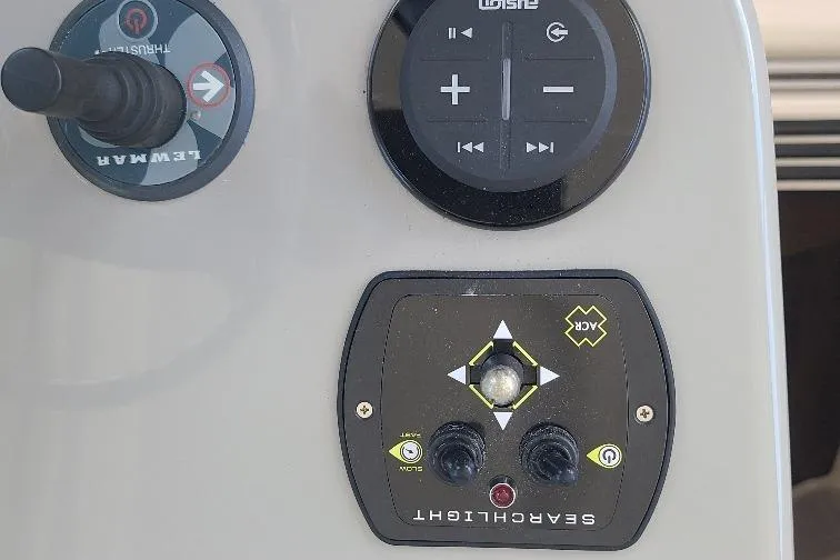 The Snapper Slapper Yacht Photos Pics Control panel of a 2014 Boston Whaler 315 Conquest Pilothouse boat.