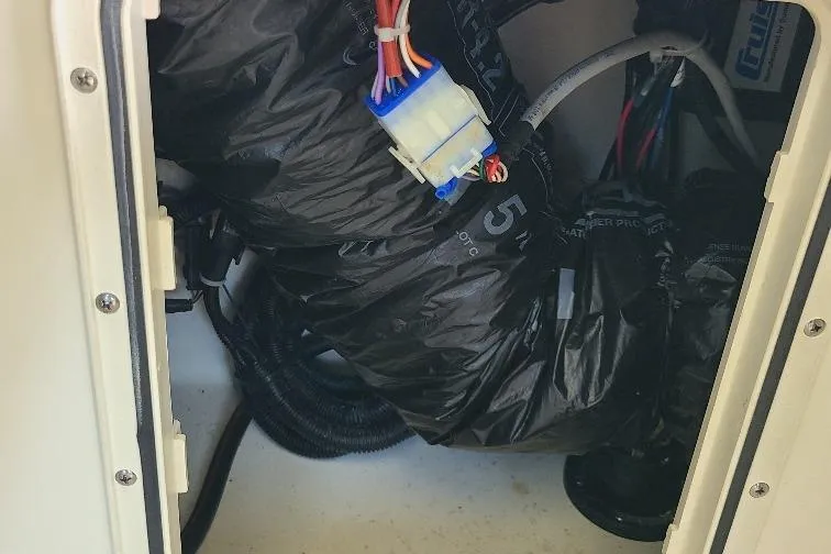 The Snapper Slapper Yacht Photos Pics Interior wiring of a 2014 Boston Whaler 315 Conquest Pilothouse boat.