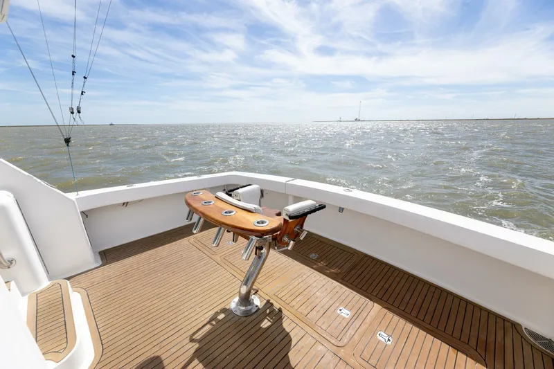 Beer-a-cuda Yacht Photos Pics 2005 Viking 48 Convertible yacht deck with ocean view and fishing chair.