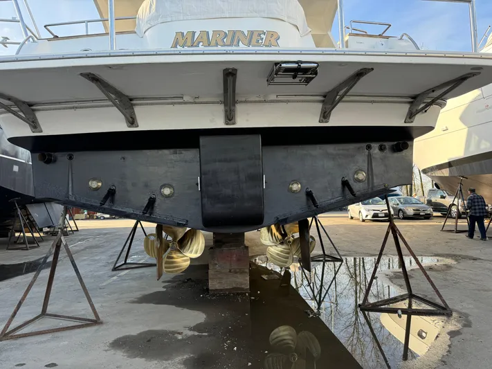 Mariner Yacht Photos Pics 2006 President 63 Pilot House yacht on stands, rear view, with visible propellers.