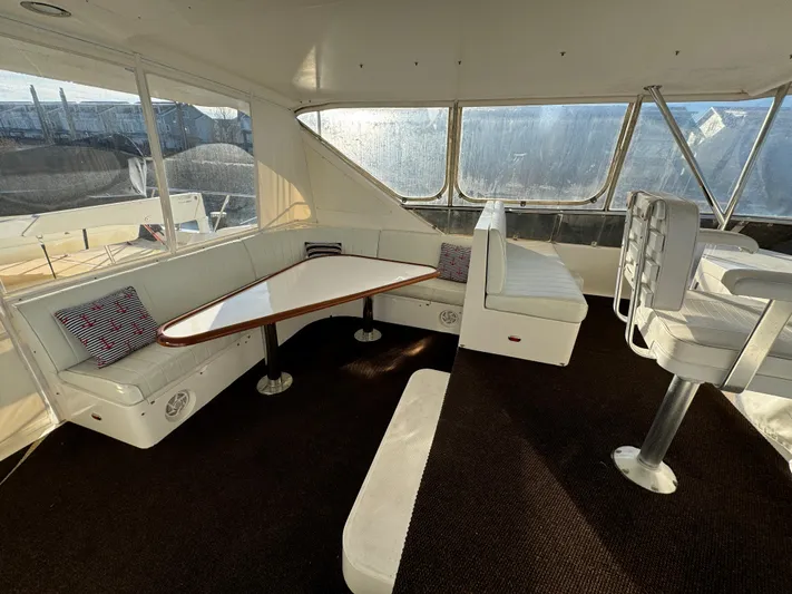 Mariner Yacht Photos Pics Luxurious interior of 2006 President 63 Pilot House yacht with seating and table.