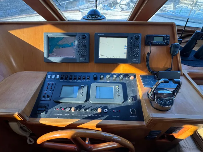 Mariner Yacht Photos Pics 2006 President 63 Pilot House helm with navigation screens and controls.