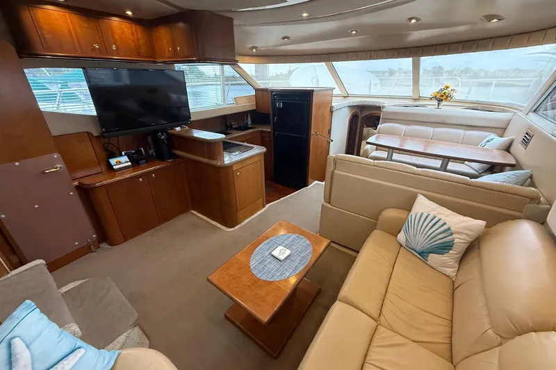 Cavu Yacht Photos Pics Luxurious 2001 Cruisers 4450 ACMY yacht interior with plush seating and modern amenities.