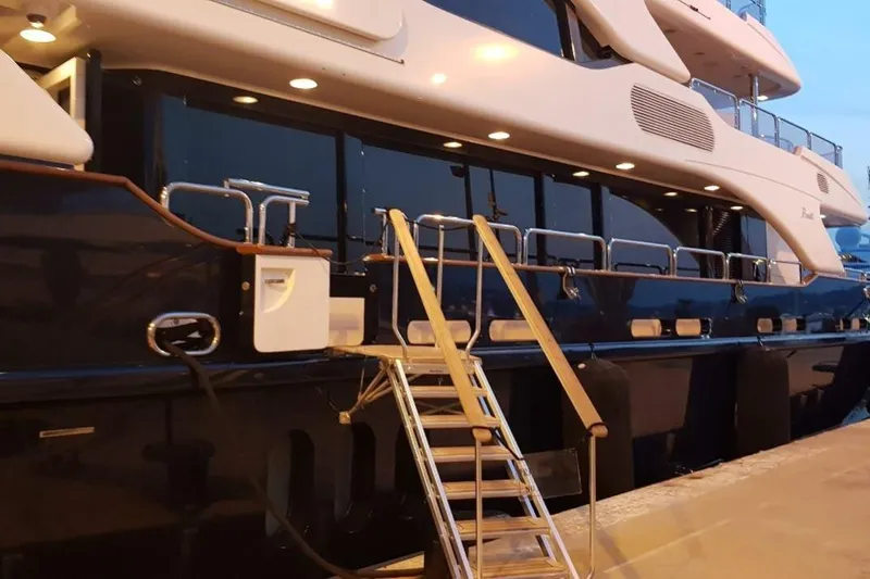 My Sisa Yacht Photos Pics Benetti Vision 145 - MY SISA - For Sale