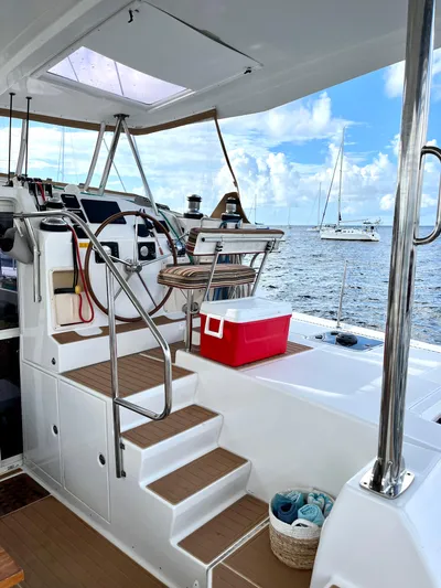  Yacht Photos Pics 2009 Lagoon 420 yacht interior with steps, cooler, and ocean view.