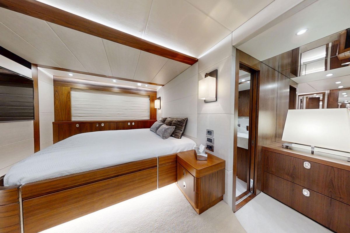 2016 Sunseeker 75 