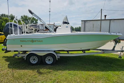 NauticStar 211 Hybrid