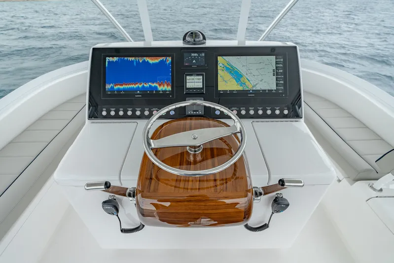 2026 Viking 46bf Yacht Photos Pics Viking 46 Billfish Helm