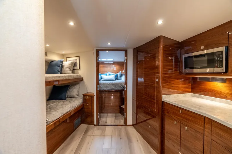 2026 Viking 46bf Yacht Photos Pics Viking 46 Billfish Salon