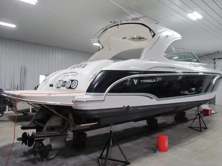 Vixen Yacht Photos Pics 