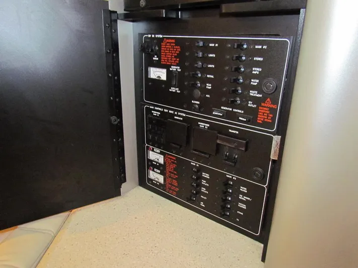 Vixen Yacht Photos Pics 