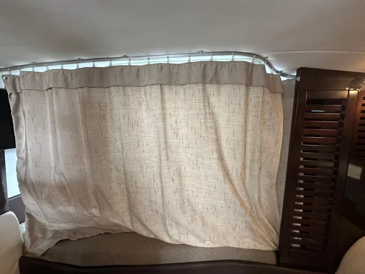  Yacht Photos Pics Interior cabin of 2017 Sea Ray Sundancer 310 with beige curtains.