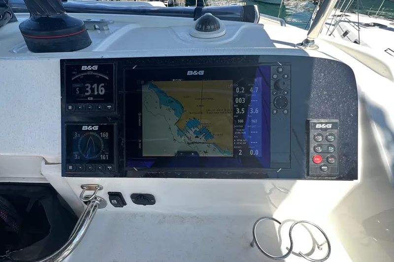 Yacht Photos Pics Navigation system on a 2018 Lagoon 40 catamaran, featuring B&G displays and controls.