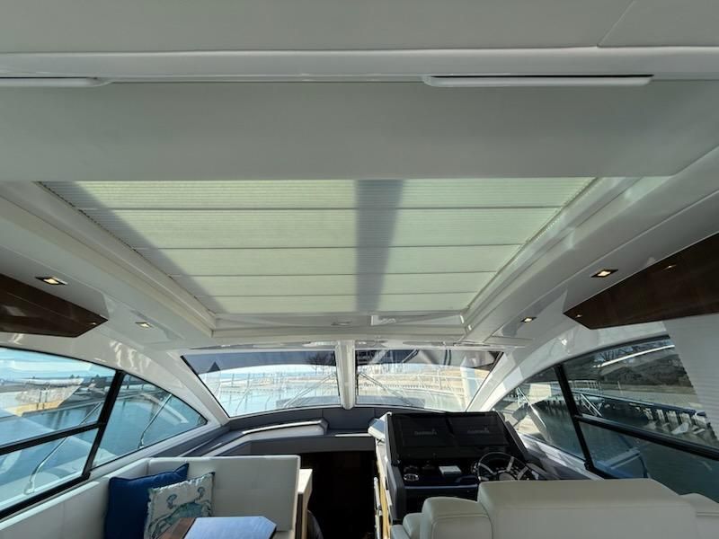 2022 Cruisers Yachts 54 