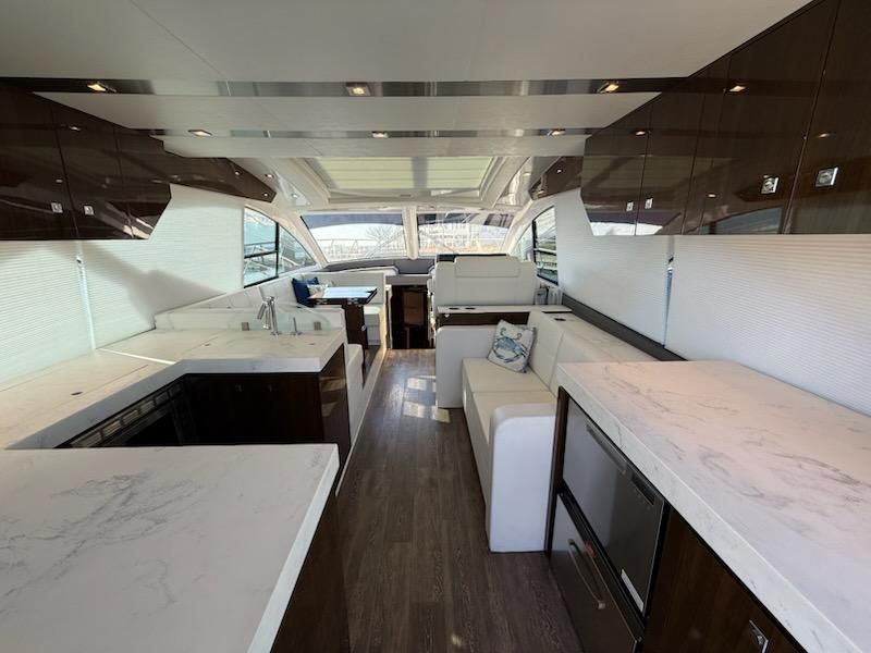 2022 Cruisers Yachts 54 