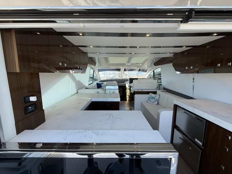 2022 Cruisers Yachts 54 
