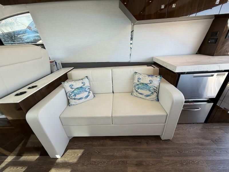 2022 Cruisers Yachts 54 