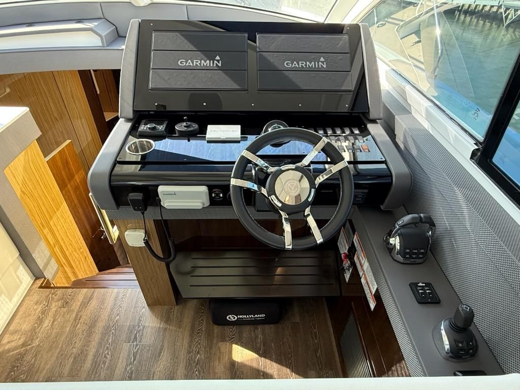 2022 Cruisers Yachts 54 