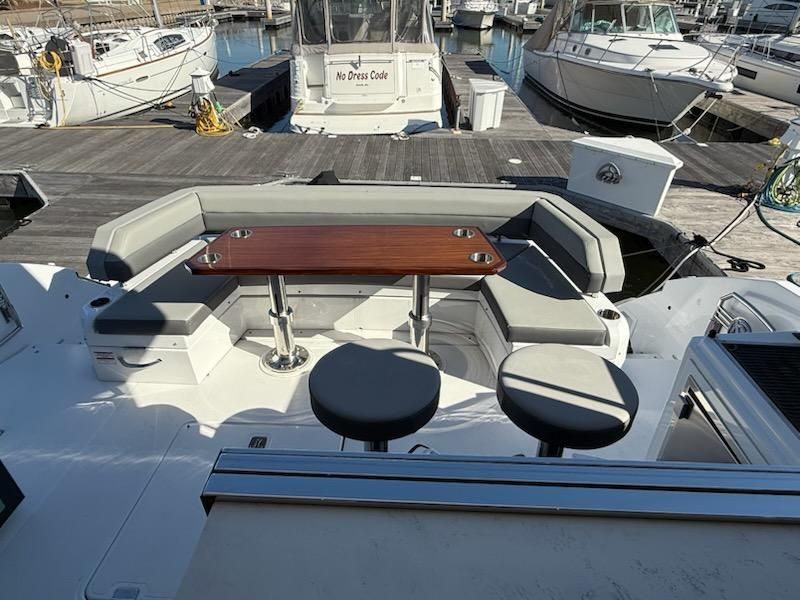 2022 Cruisers Yachts 54 
