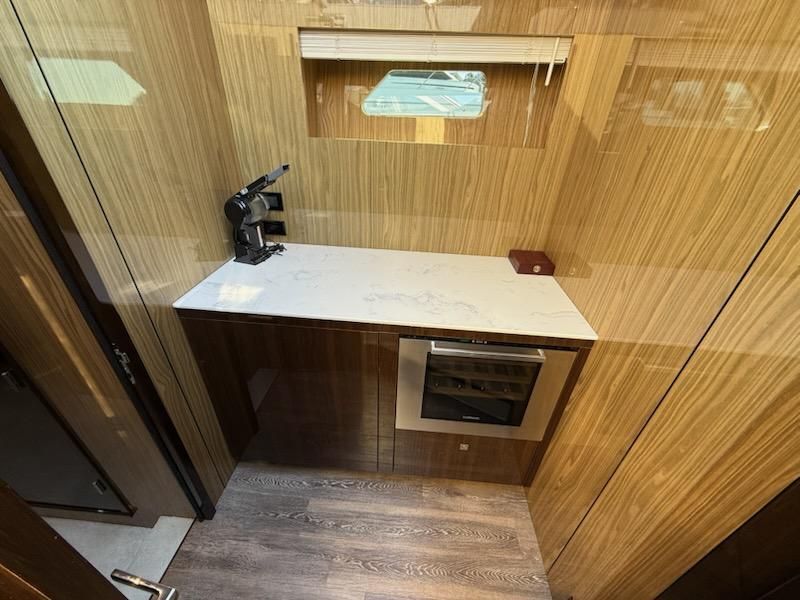 2022 Cruisers Yachts 54 