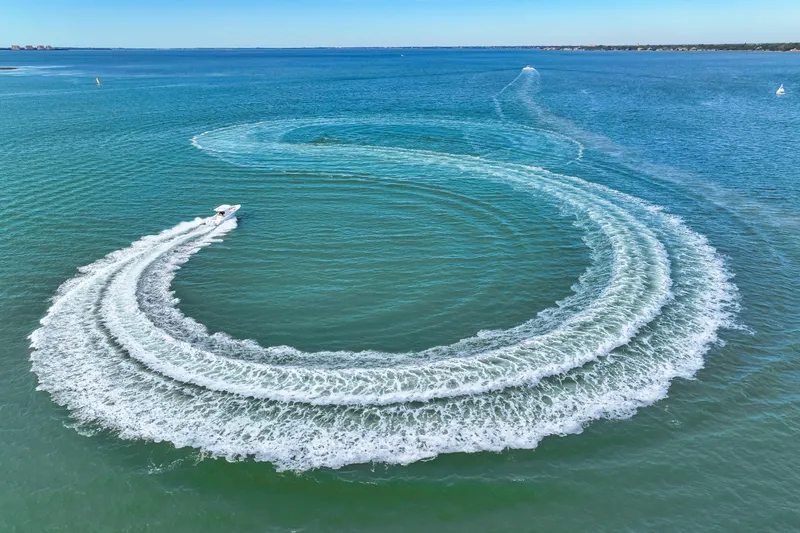 Ursus Yacht Photos Pics 2025 Jupiter 34 HFS boat creating circular wake pattern on open water.