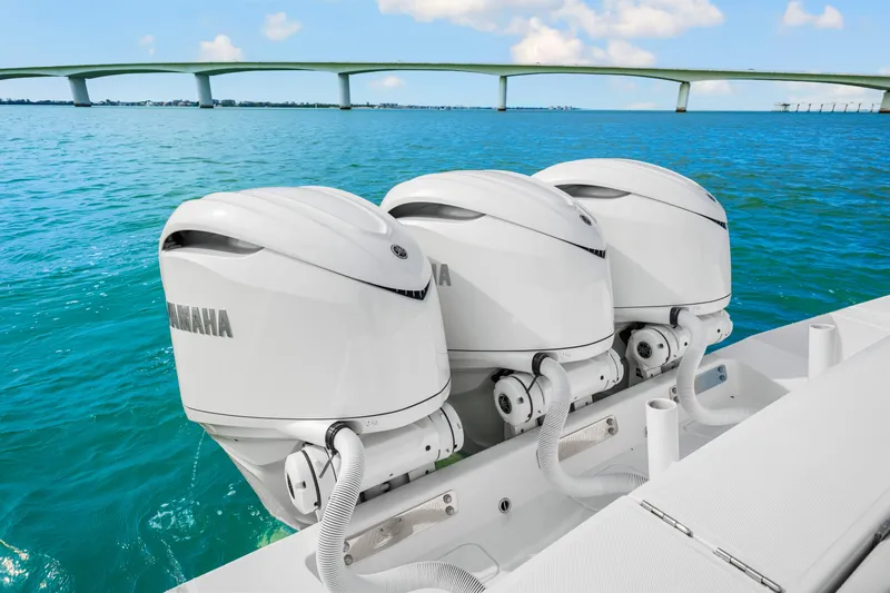 Ursus Yacht Photos Pics Triple Yamaha V6 350 HP engines with custom paint