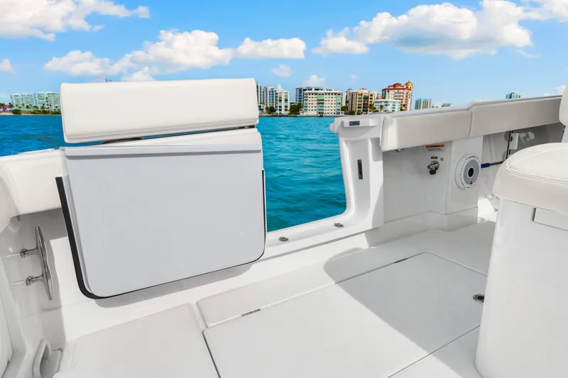 Ursus Yacht Photos Pics Jupiter 34 HFS 2025 Dive Door