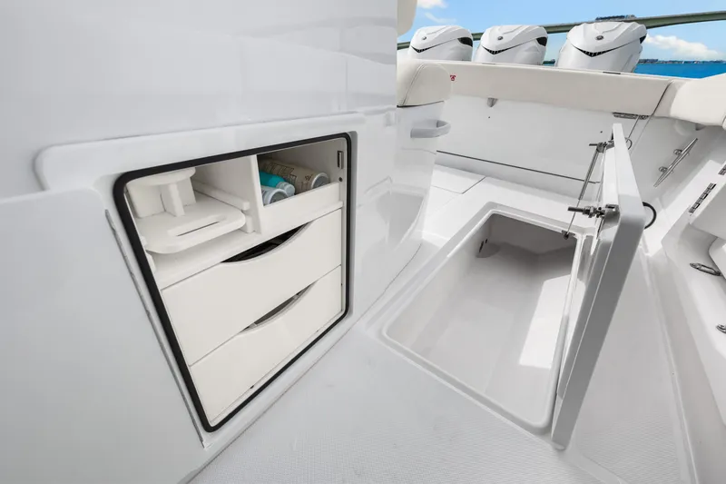 Ursus Yacht Photos Pics Jupiter 34 HFS 2025 Storage