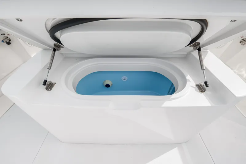 Ursus Yacht Photos Pics Jupiter 34 HFS 2025 Live Well