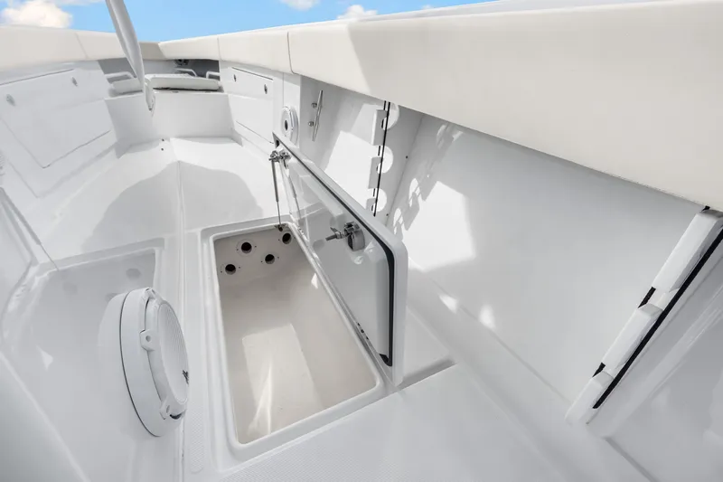 Ursus Yacht Photos Pics Jupiter 34 HFS 2025 Storage