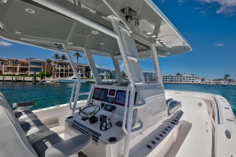 Emanon Yacht Photos Pics Invincible 35 Emanon - Exterior Helm