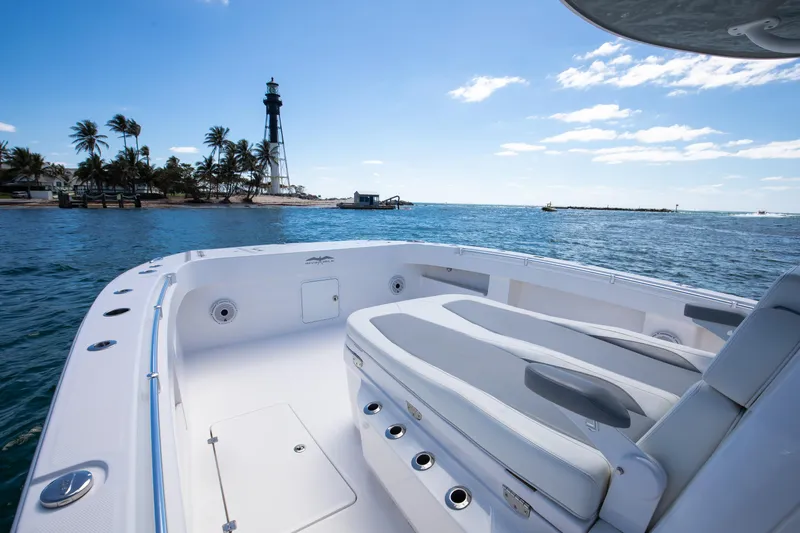 Emanon Yacht Photos Pics Invincible 35 Emanon - Exterior Bow