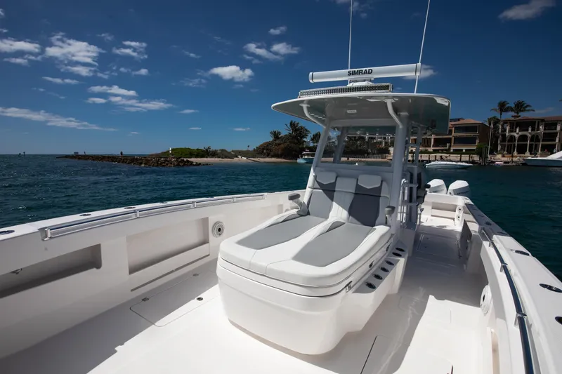 Emanon Yacht Photos Pics Invincible 35 Emanon - Exterior Bow