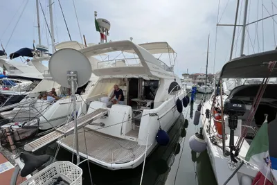 Azimut 46E