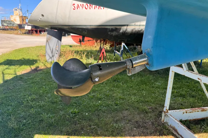 Still In The Moment Yacht Photos Pics Propeller of a 2007 Beneteau 423 sailboat on a grassy boatyard.