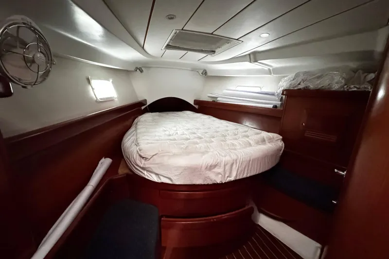 Still In The Moment Yacht Photos Pics Cozy cabin interior of 2007 Beneteau 423 sailboat with bed and wooden furnishings.