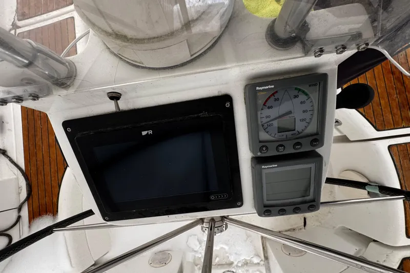 Still In The Moment Yacht Photos Pics Beneteau 423 2007 cockpit instruments with Raymarine displays.