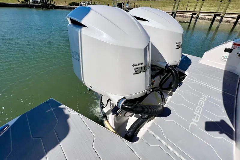Aventuras Yacht Photos Pics 2021 Regal 33 XO boat with twin Yamaha 300 outboard engines on water.