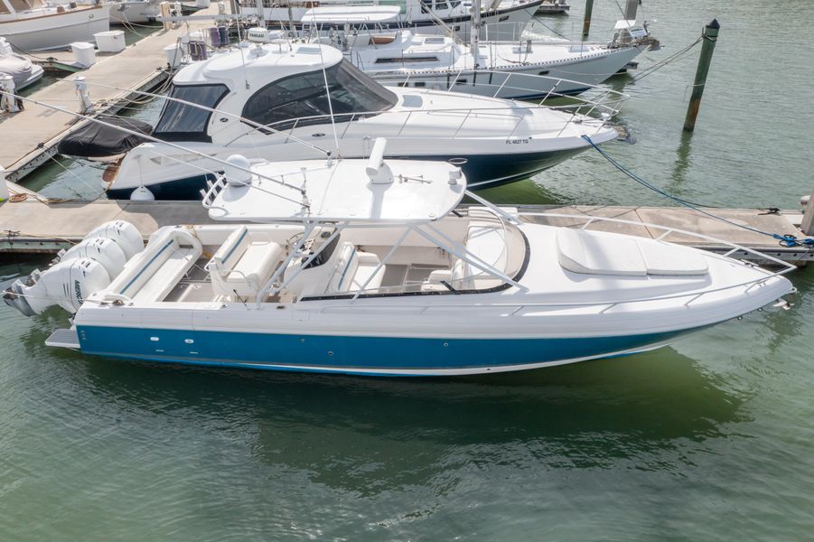 2009 Intrepid 370 Cuddy