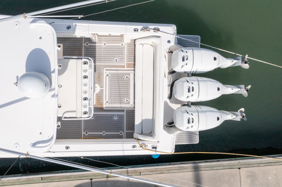 2009 Intrepid 370 Cuddy
