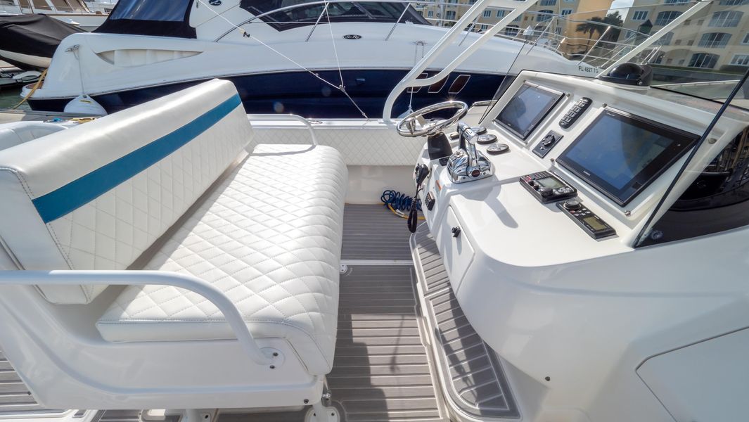 2009 Intrepid 370 Cuddy