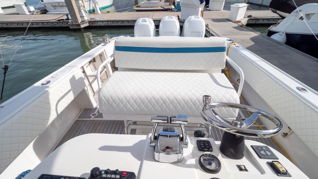 2009 Intrepid 370 Cuddy