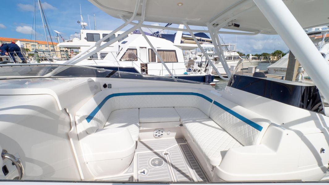 2009 Intrepid 370 Cuddy