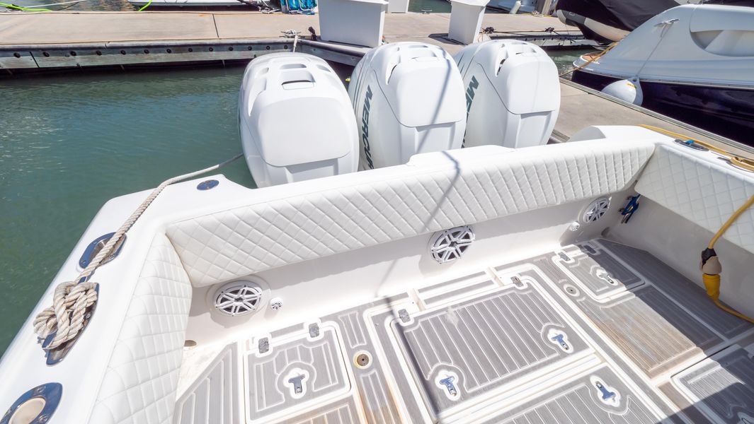2009 Intrepid 370 Cuddy