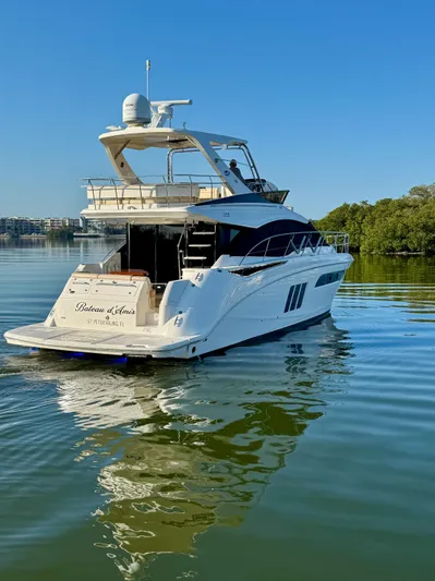 Bateau D’amis Yacht Photos Pics 2016 Sea Ray 510 Fly yacht cruising on calm waters, clear blue sky.