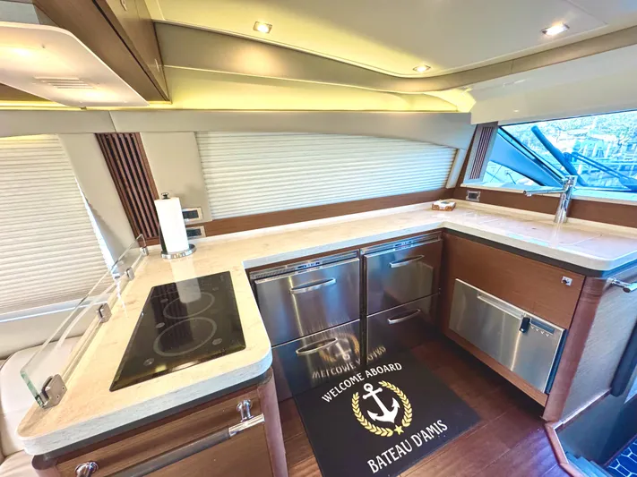 Bateau D’amis Yacht Photos Pics Luxurious kitchen interior of 2016 Sea Ray 510 Fly yacht with modern appliances.