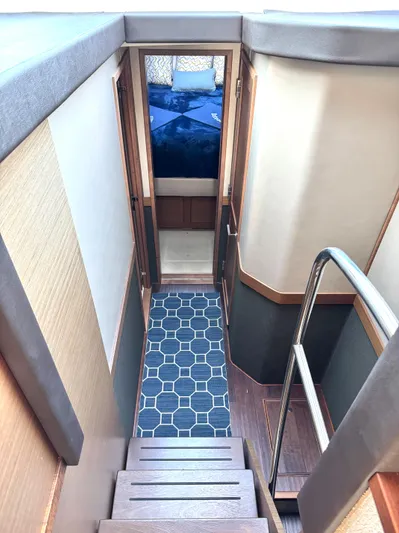 Bateau D’amis Yacht Photos Pics Interior view of 2016 Sea Ray 510 Fly yacht, featuring a staircase and cozy cabin.
