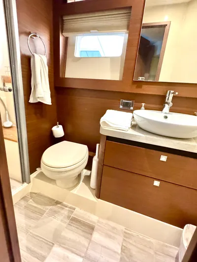 Bateau D’amis Yacht Photos Pics Luxurious bathroom in 2016 Sea Ray 510 Fly yacht with modern fixtures and elegant wood finish.